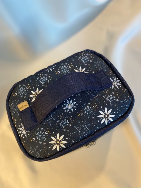 Kosmetyczka gwiazdki i błękit rozmiar M