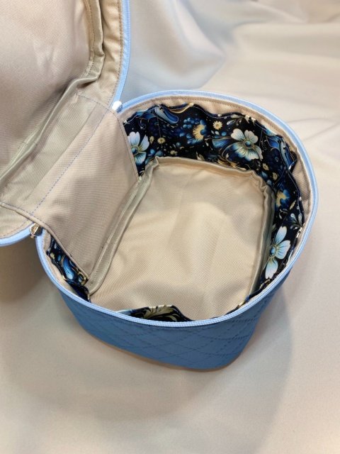 Kosmetyczka robaczki i błękit rozmiar M