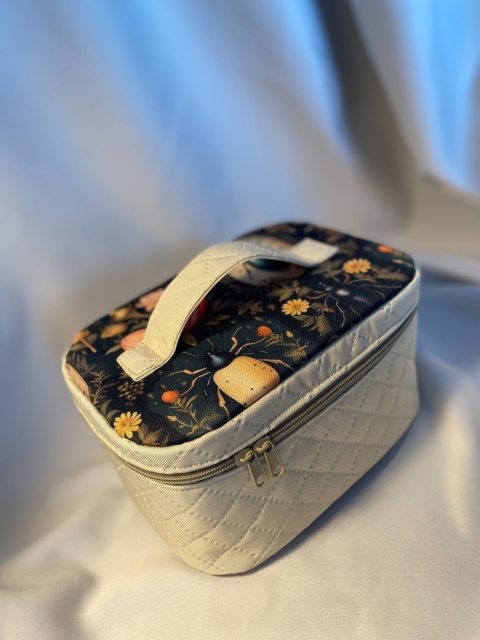 Kosmetyczka waniliowe żuczki M - NA ZAMÓWIENIE