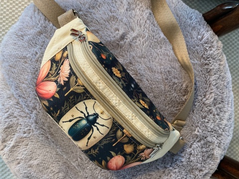 Nerka z tkanin wodoodpornych Żuczki i wanilia rozmiar M