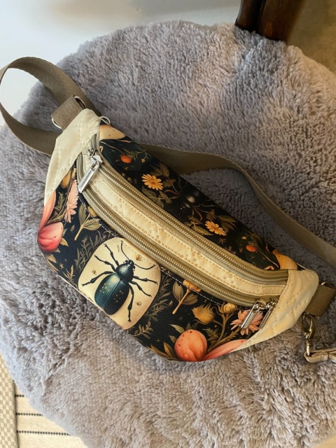 Nerka z tkanin wodoodpornych Żuczki i wanilia rozmiar M