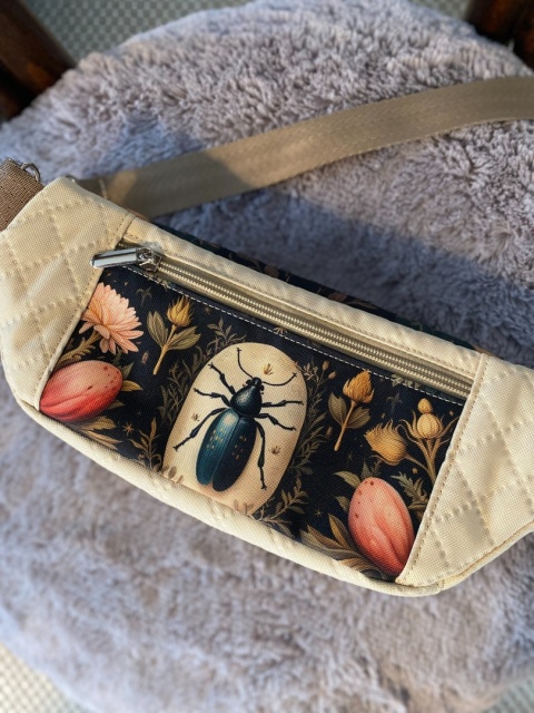 Nerka z tkanin wodoodpornych Żuczki i wanilia rozmiar M