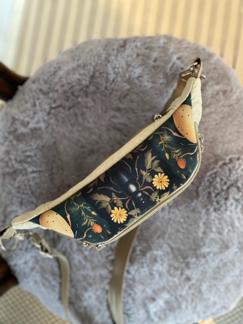 Nerka z tkanin wodoodpornych Żuczki i wanilia rozmiar M