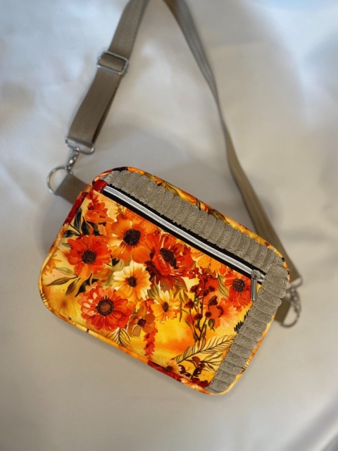 Saszetka biodrowa Tami w kwiaty