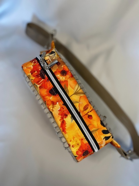 Saszetka biodrowa Tami w kwiaty