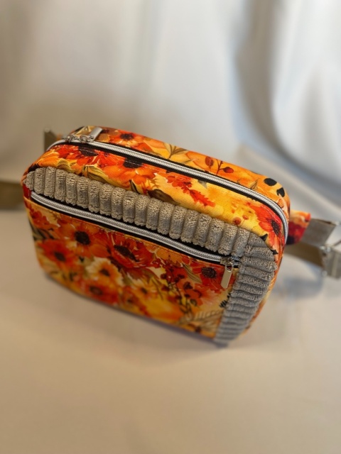 Saszetka biodrowa Tami w kwiaty