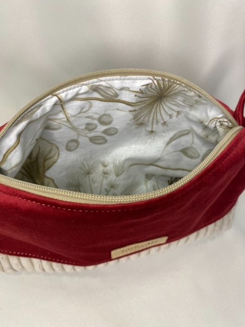 Kosmetyczka z weluru i prążka