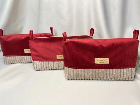 Kosmetyczka z weluru i prążka