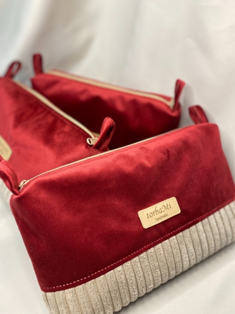 Kosmetyczka z weluru i prążka