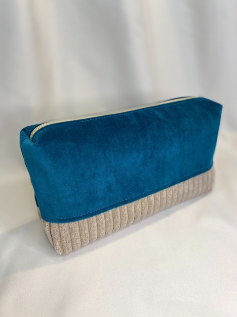 Kosmetyczka z weluru i prążka