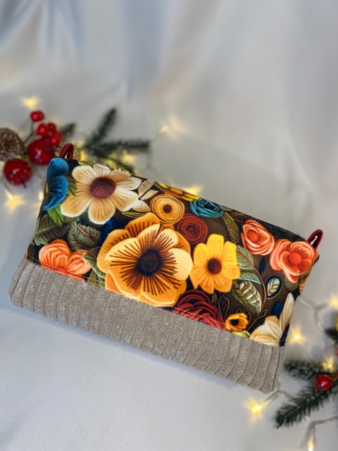 Kosmetyczka z weluru i prążka