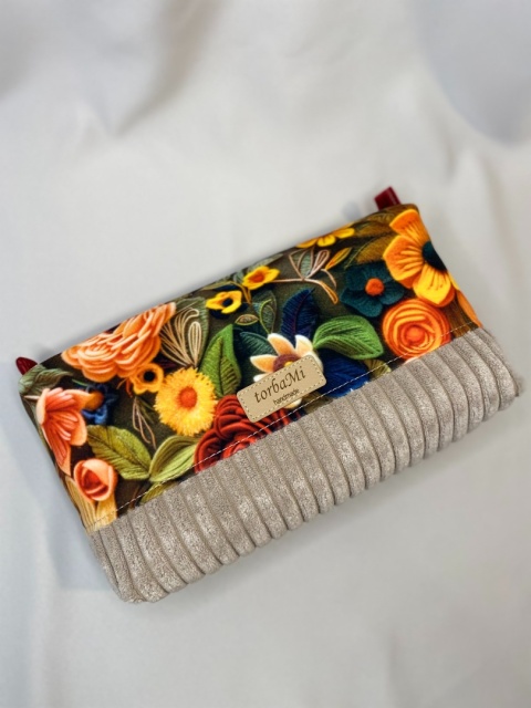 Kosmetyczka z weluru i prążka