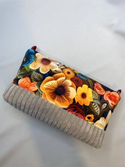 Kosmetyczka z weluru i prążka