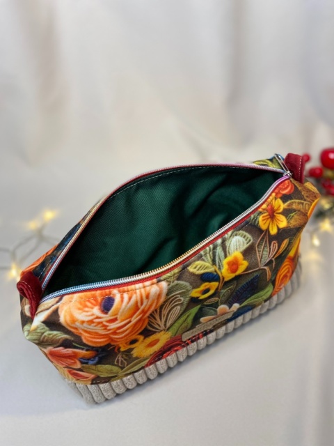 Kosmetyczka z weluru i prążka