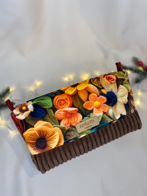 Kosmetyczka z weluru i prążka