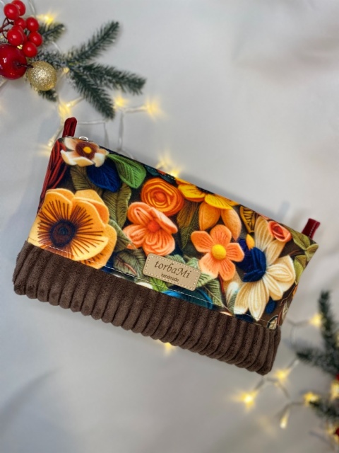 Kosmetyczka z weluru i prążka