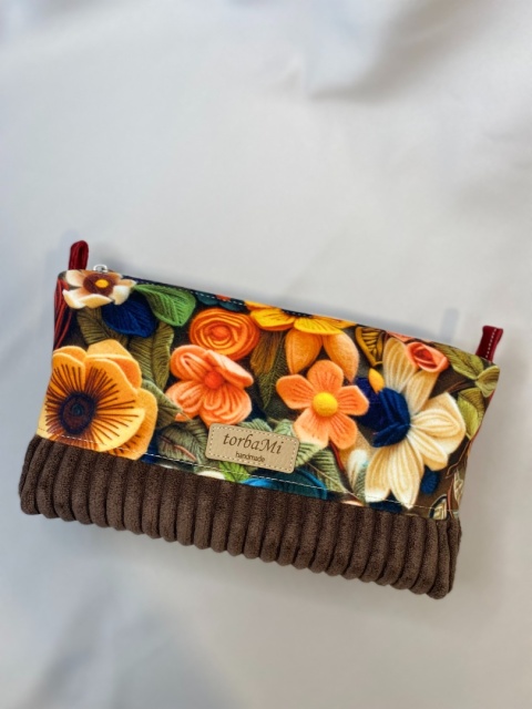 Kosmetyczka z weluru i prążka