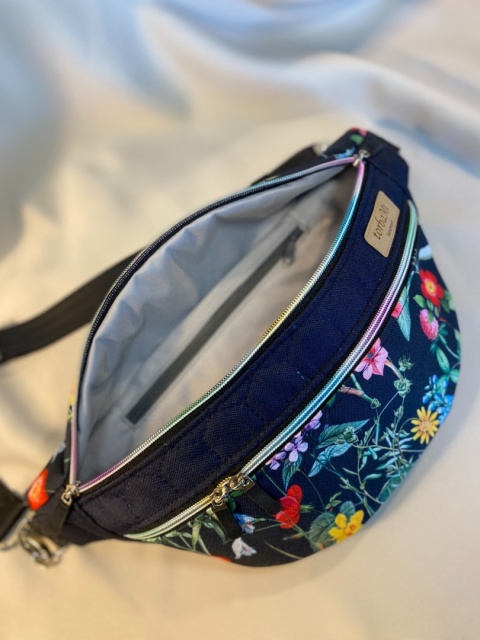 Nerka Luna z tkanin wodoodpornych kwiaty i granat rozmiar L