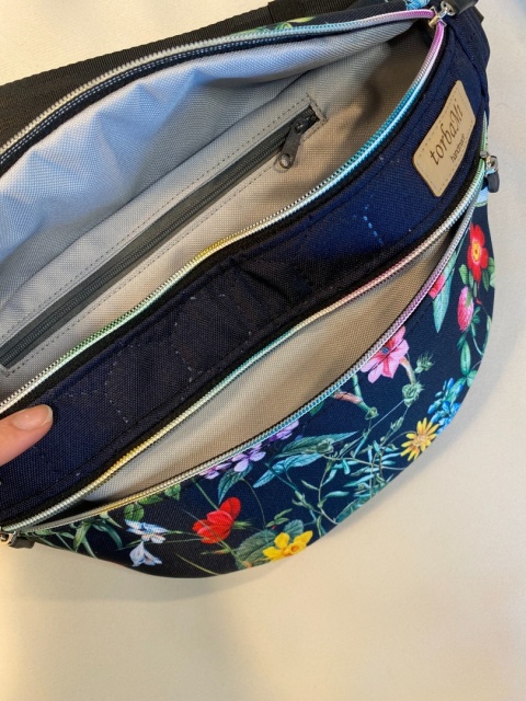 Nerka Luna z tkanin wodoodpornych kwiaty i granat rozmiar L